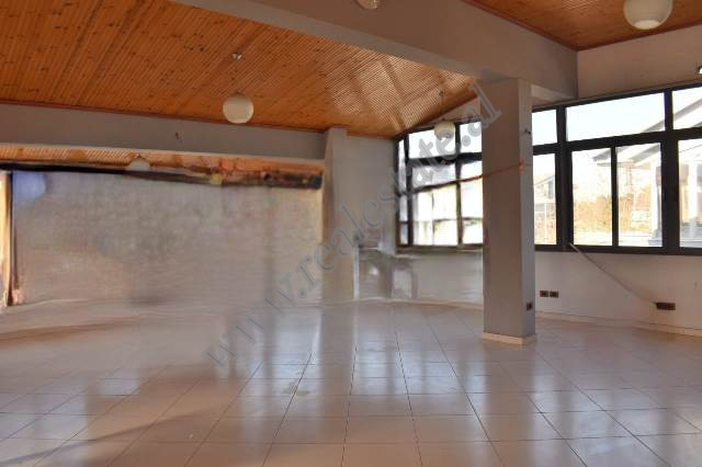 Office space for rent on Osmet street in Tirana.
The office is located on the third floor of a thre